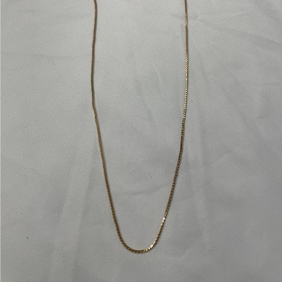 Plain gold chain- vintage- in great condition- brand unknown - Picture 3 of 3